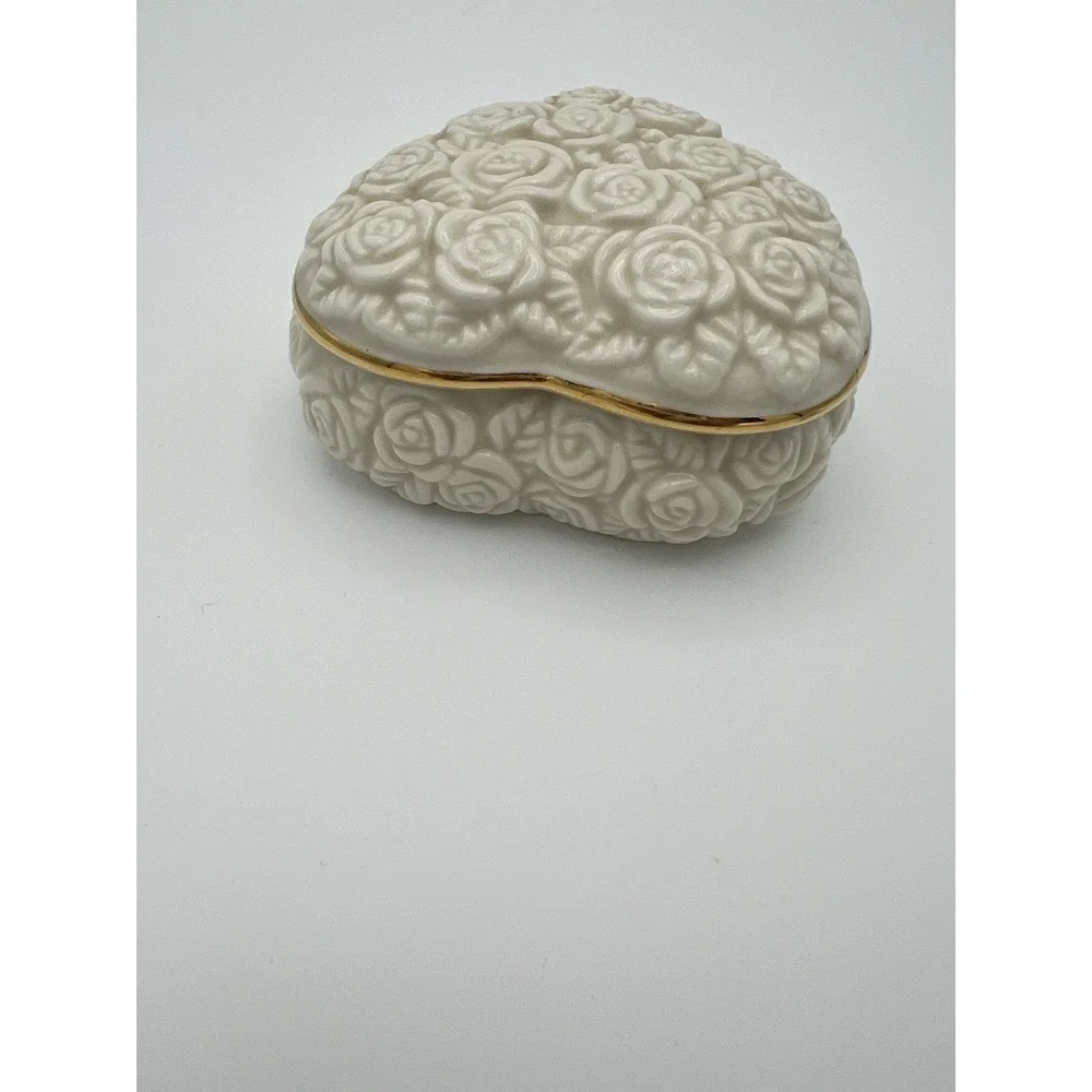 LENOX ROSE JEWELRY TRINKET BOX HEART SHAPED CREAM GOLD TRIM LID PORCELAIN CLASSY